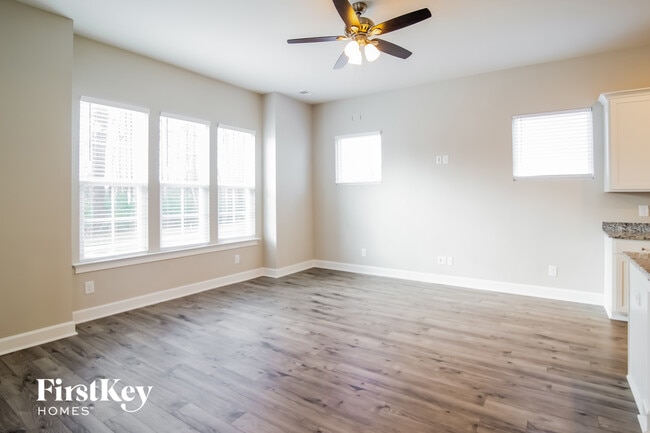 Photo - 278 Oak View Way