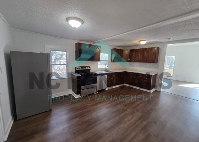 Photo - 645 Church St