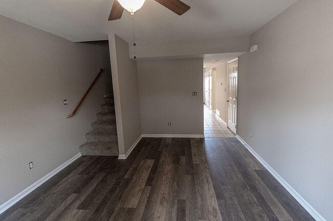 Photo - 1302 E Brown School Rd