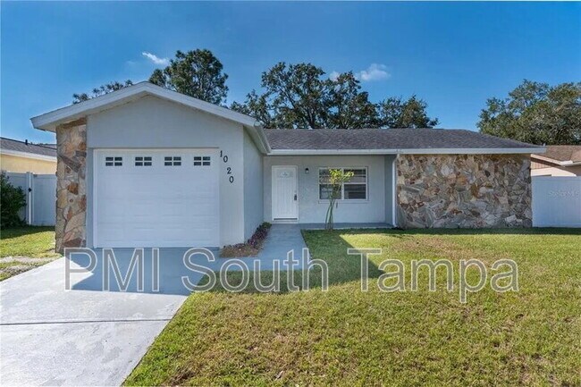Building Photo - 1020 Pine Ridge Cir Rental