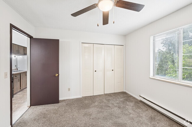 1BR, 1BA - 448SF - Bedroom