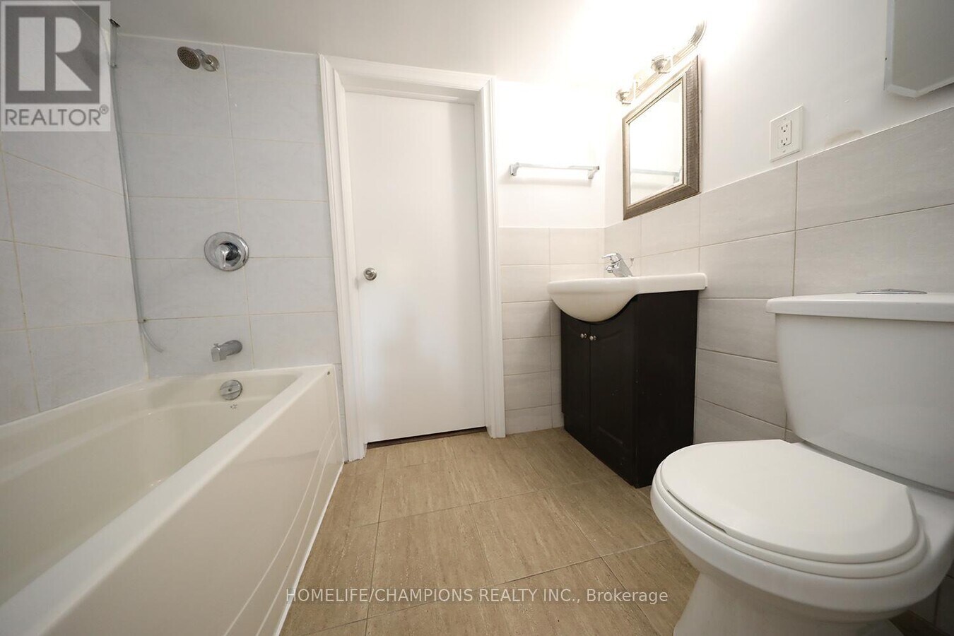Photo - 1444 Dundas St E