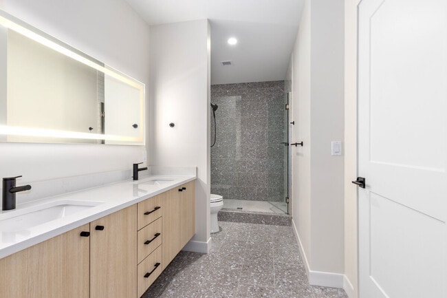 Photo - The Studio Park Tower