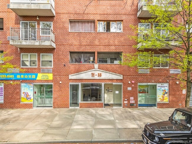 Building Photo - 71-33 162nd St Unit 3F