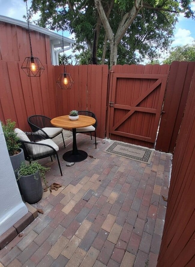 Photo - 3052 SW 6th St Unit B