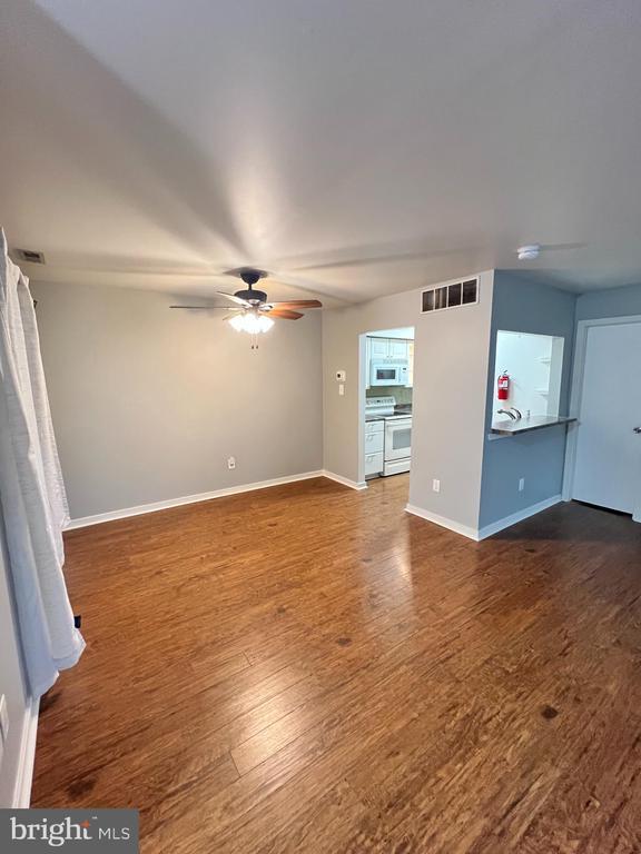 Photo - 1303 Roberts Way