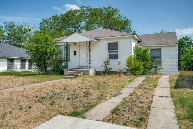 Photo - 3 Bedroom in University Park!