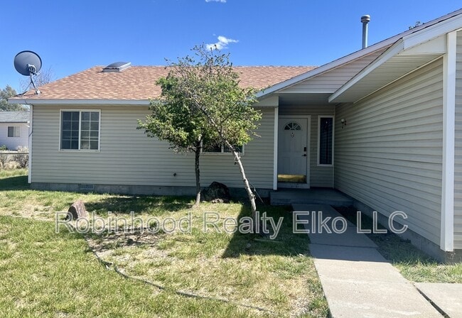 Photo - 132 Flora Pl