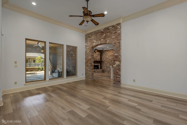 Photo - 322 Paris Pl