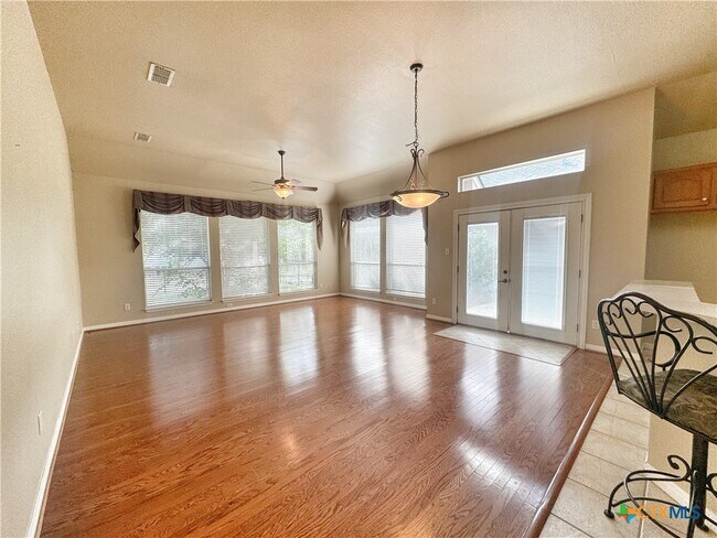 Photo - 2263 Kensington Way