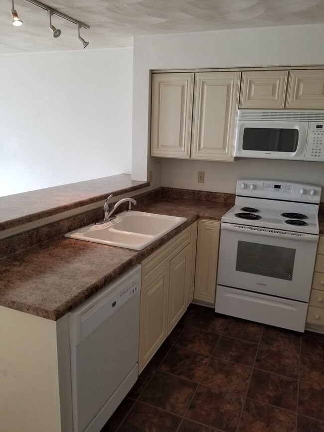 Photo - Spacious 4bd/2ba Apartment at Hunters Ridg...