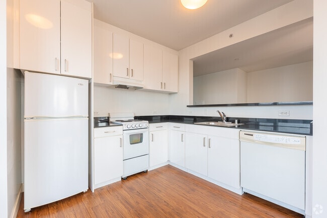 1 BR - 668 SF