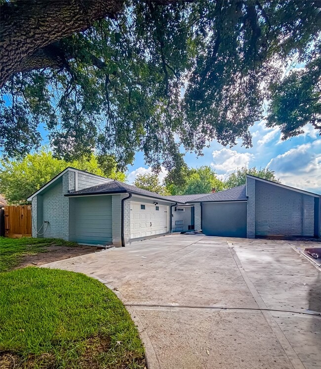 Building Photo - 6803 Marta Dr