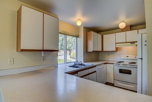 Building Photo - 340 SE Midway Blvd Unit #102