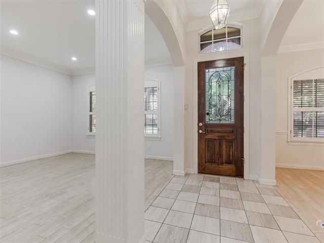 Photo - 609 Sunningdale