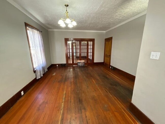 Photo - 3 bedroom 2 bath 1 car garage Home- Small Dog Friendly