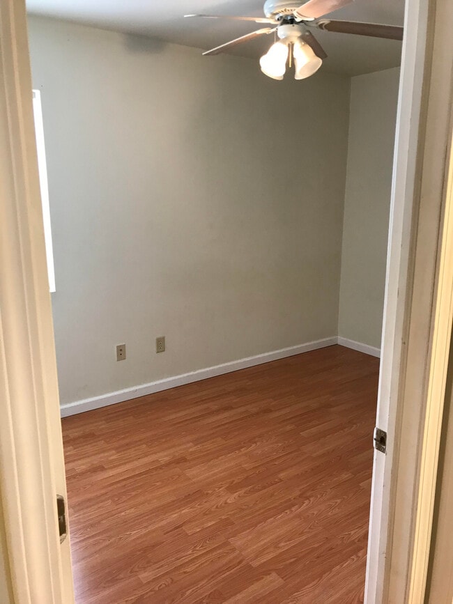 Photo - 9 - 13 E Verity St.