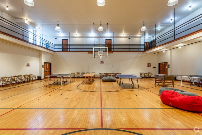 Salas de gimnasio - School House Lofts