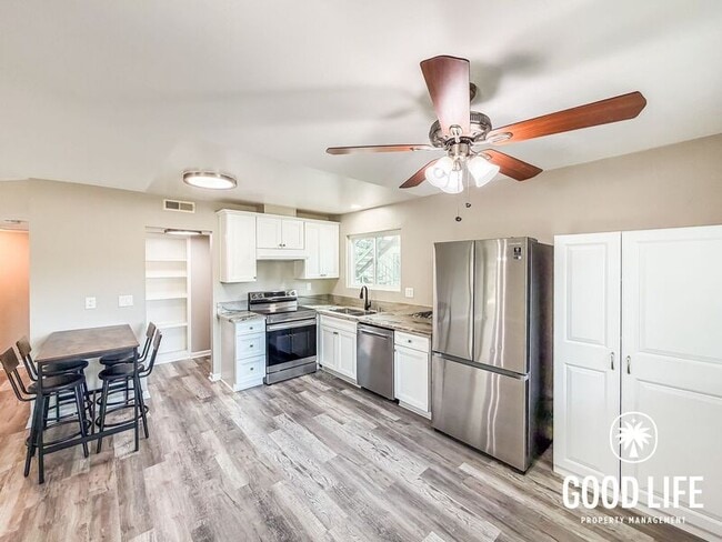 Photo - 1817 E Grand Ave Unidad 11