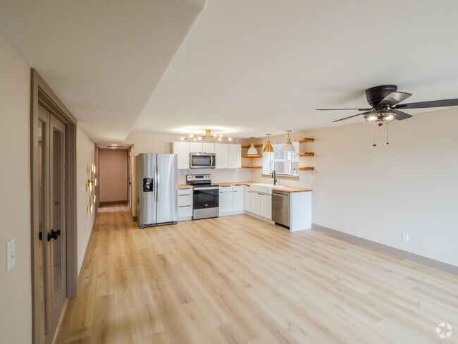 Building Photo - 23rd Unit Gold Finch, Lower Rental