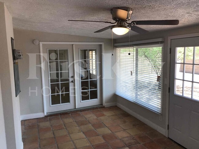 Photo - 7427 E McKinley St