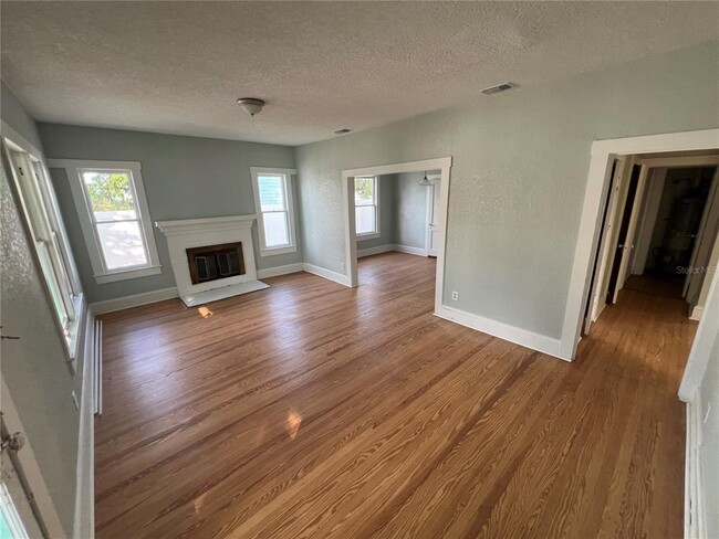 Photo - 711 Davis St