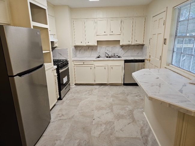 Photo - 2835 Glenderry St