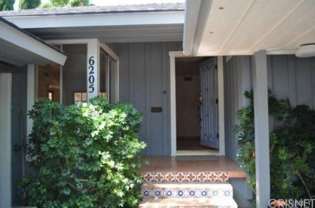 Building Photo - Quiet Tarzana Gem – Remodeled 3BR/2BA Home with Gated Entry