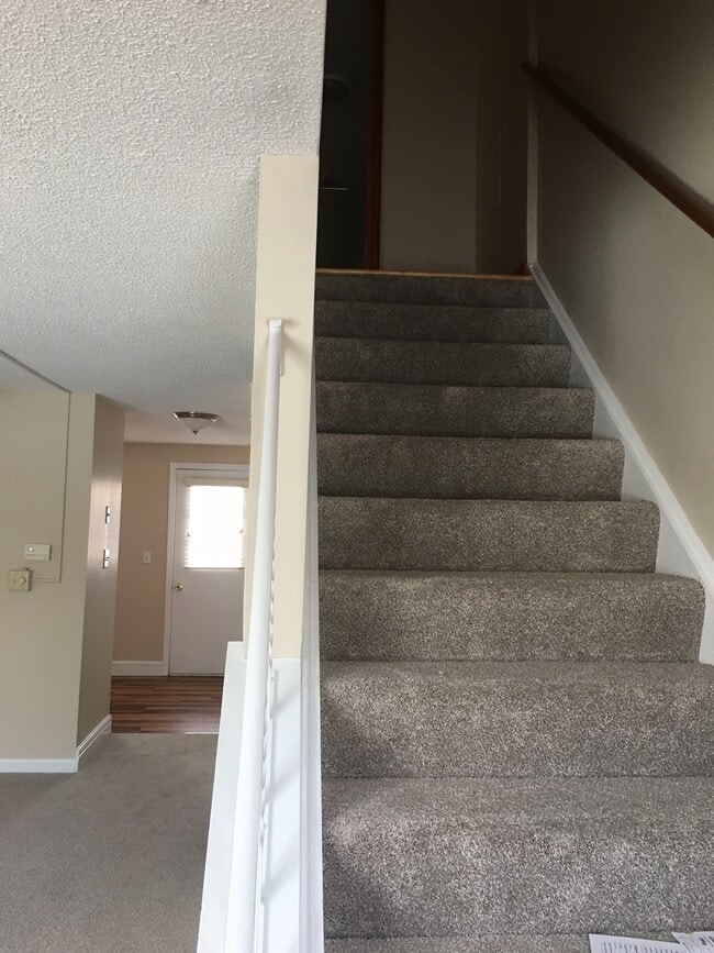 Photo - 17 Stoneledge Ct