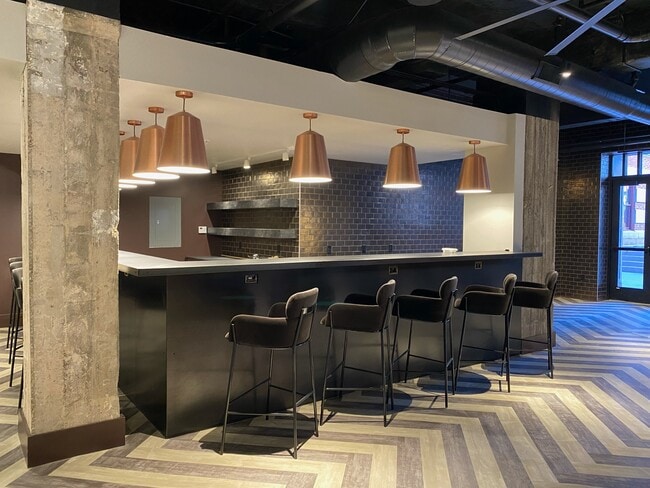 Leasing/Coffee Bar