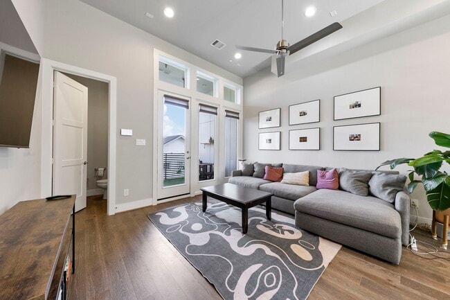 Photo - 2412 Canal St Unit J