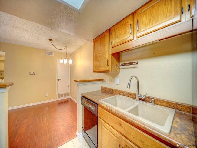 Photo - 922 S Walden St Unit 102