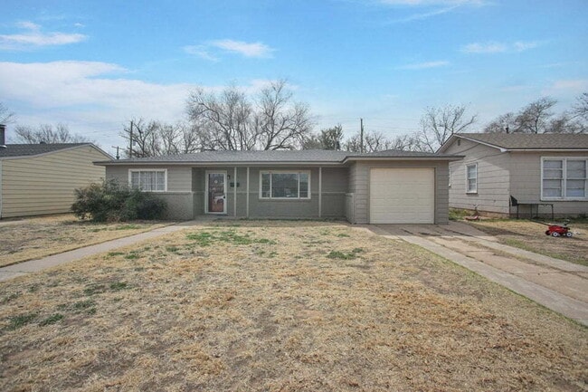 Building Photo - 3/1/1 close to medical and Texas Tech. Neutral colors.. Updated bath
