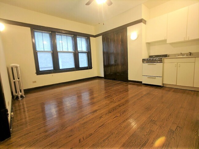 Photo - 820 W Waveland Ave Apartments Unit #816-04