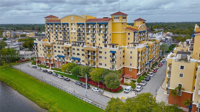 Building Photo - 8390 SW 72nd Ct Unit 708