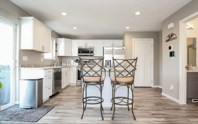 Photo - 1600 East 69th St N