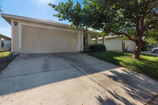 Photo - Updated 4/BR 2/BA Home Minutes from Downtown!