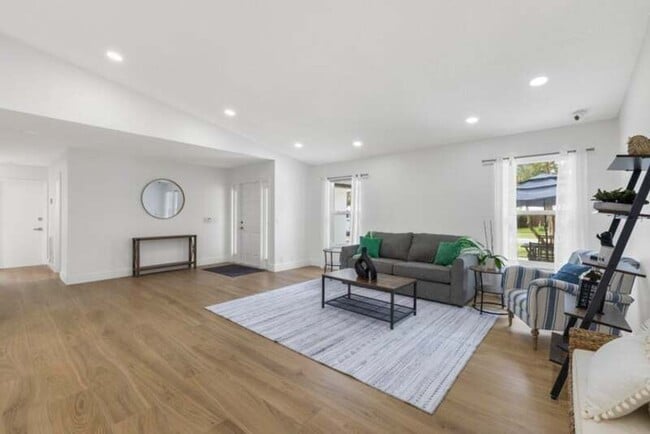 Photo - 12151 Old Country Rd N