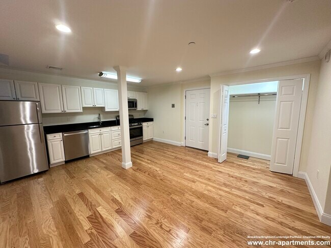 Building Photo - 18 Chauncy St Unit B