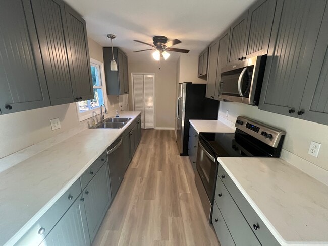 Photo - 4240 Commercial St