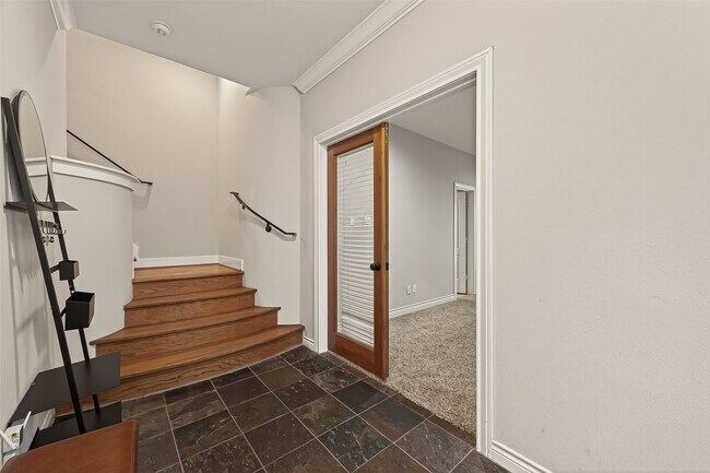 Photo - 5213 Inker St