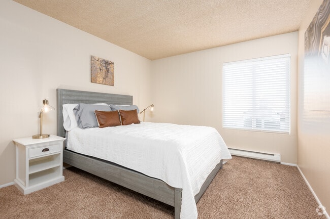 2BD, 1BA - 796-812SF - Narrows Pointe
