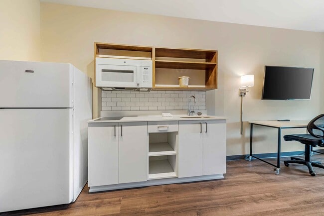 Photo - Furnished Studio-Yuma