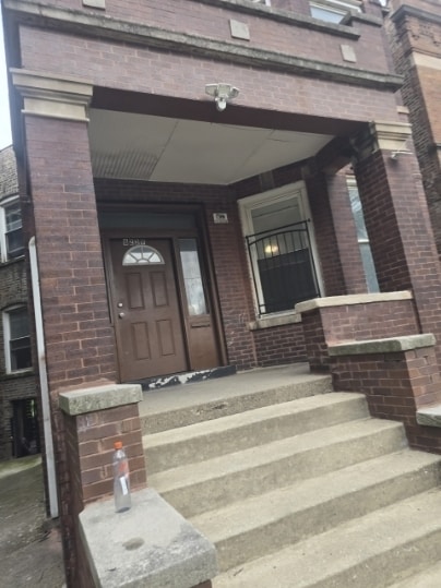Building Photo - 6239 S Eberhart Ave Unit 2 Rental