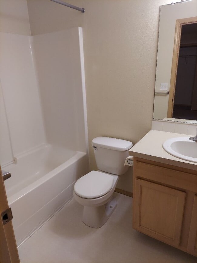 Photo - Stylish Three Bedroom Townhome In Camas!!