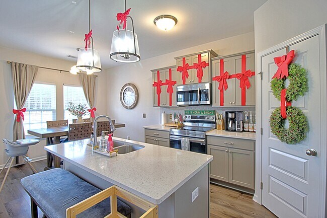 Photo - 1560 Arnall Dr