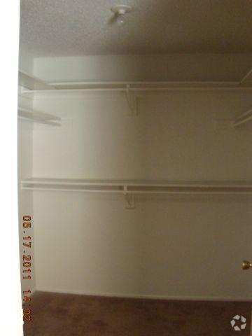 Armario - Hill Country Townhomes