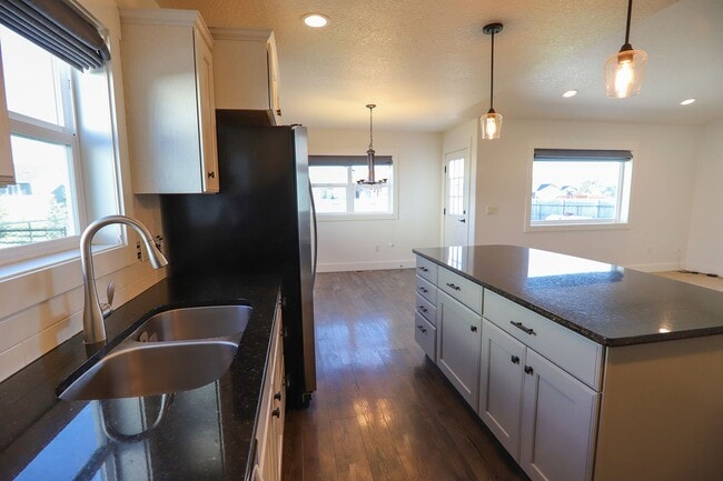 Photo - 1327 Silverton Dr