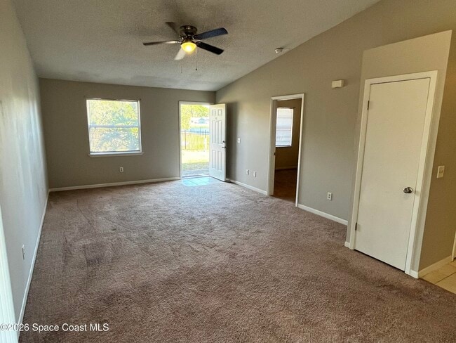 Photo - 1961 Convair St SE Unidad 102