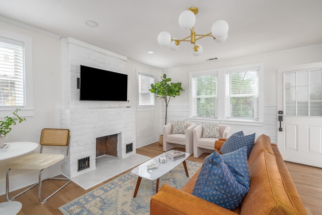 Photo - Maupas Newly Renovated Furnished Apartment